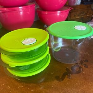 Tupperware Vent N Serve Round Containers Set